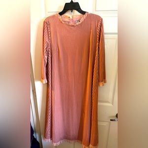 Dainty Jewells midi dress. Frosted pink.